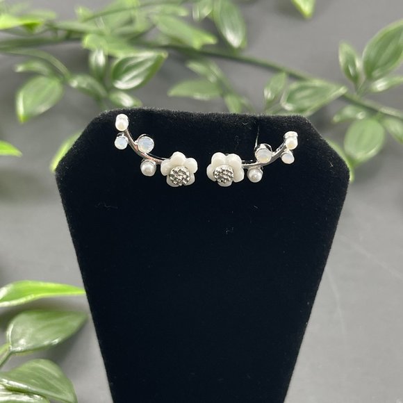 Floral Flower Climber Pearl Stud Earrings New - Picture 6 of 12